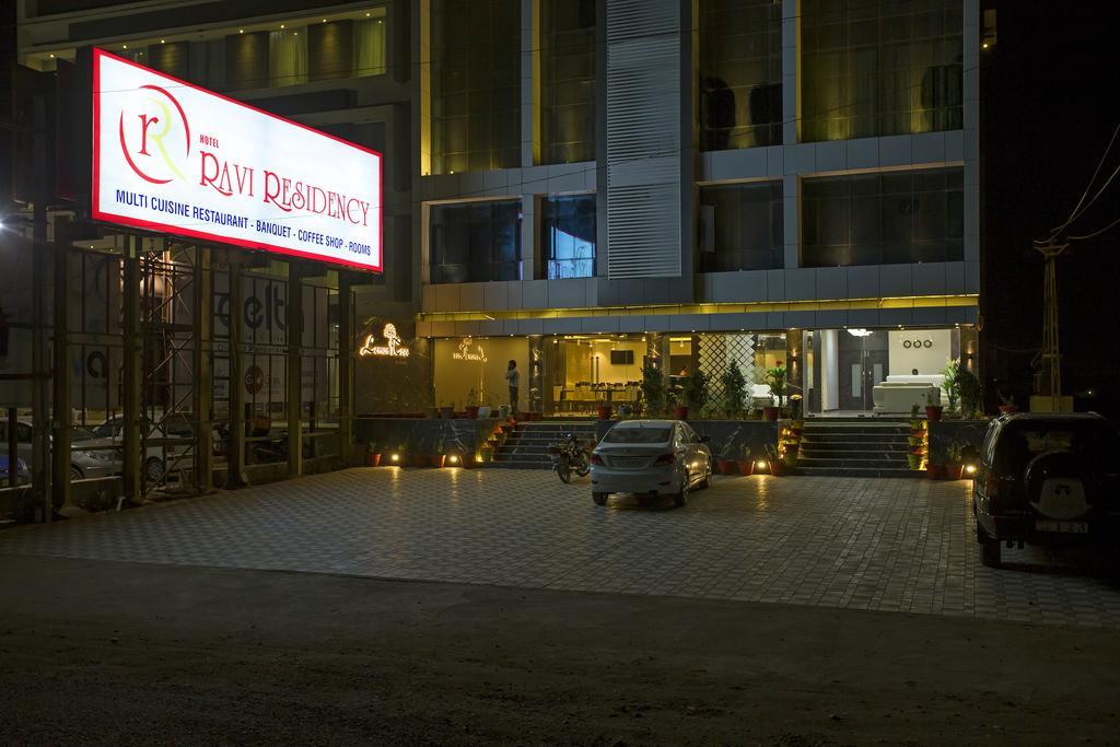 Отель Ravi Residency Morbi Экстерьер фото