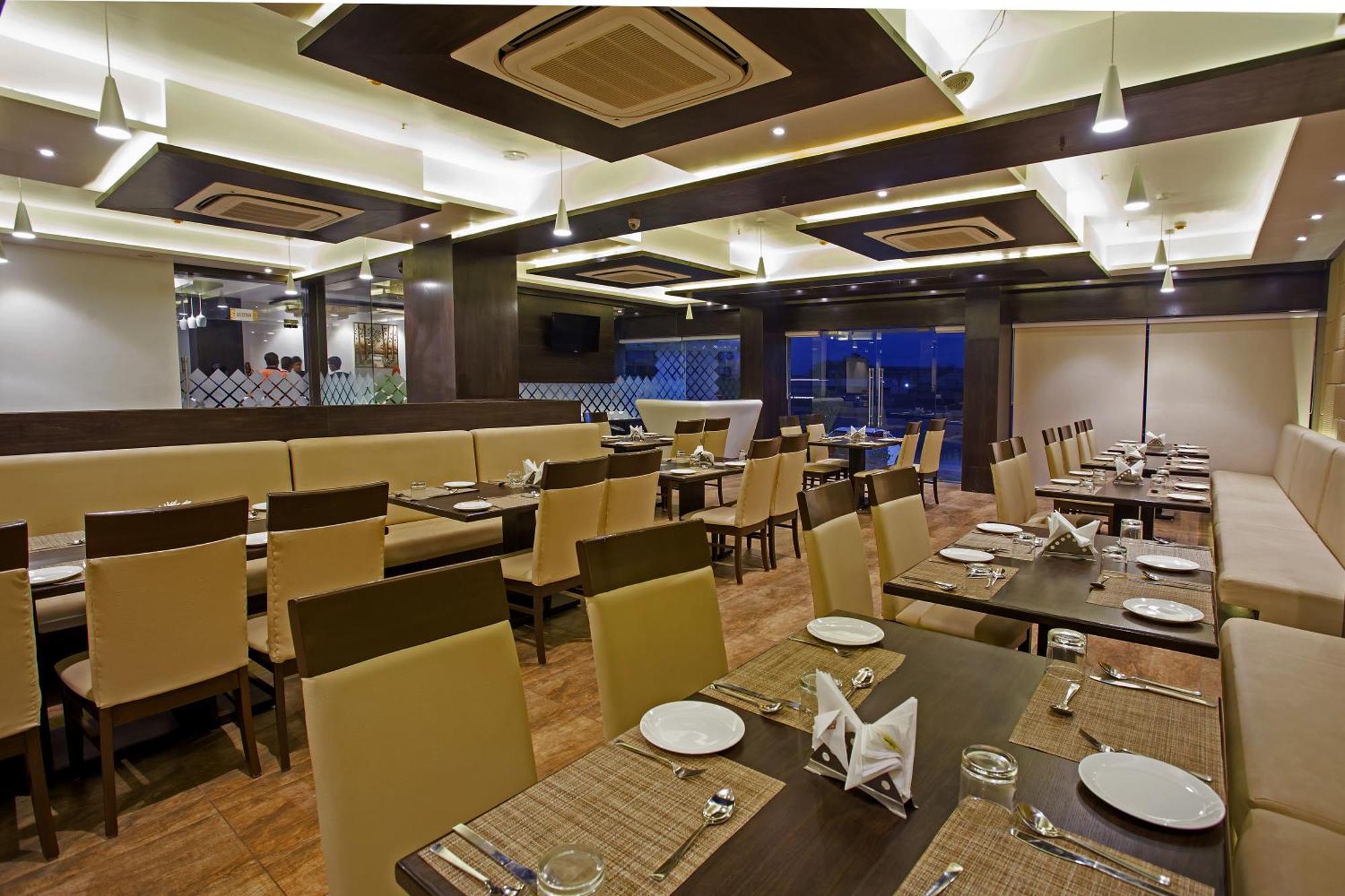 Отель Ravi Residency Morbi Экстерьер фото