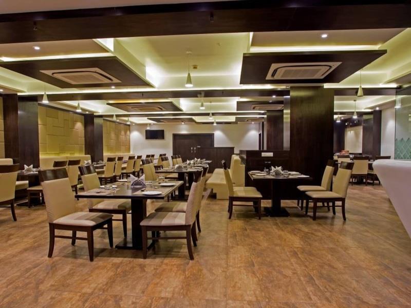 Отель Ravi Residency Morbi Экстерьер фото